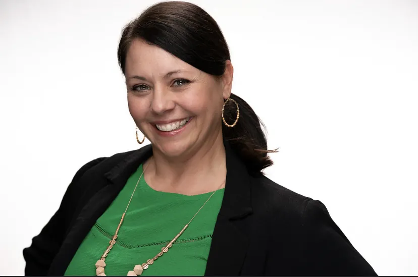 Jami Klein headshot green