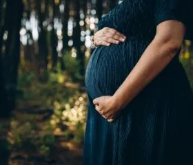 pexels-helenalopes-4409091