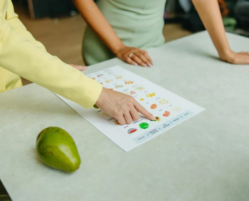 A woman with diabetes talks with her doctor about the new dietary guidelines